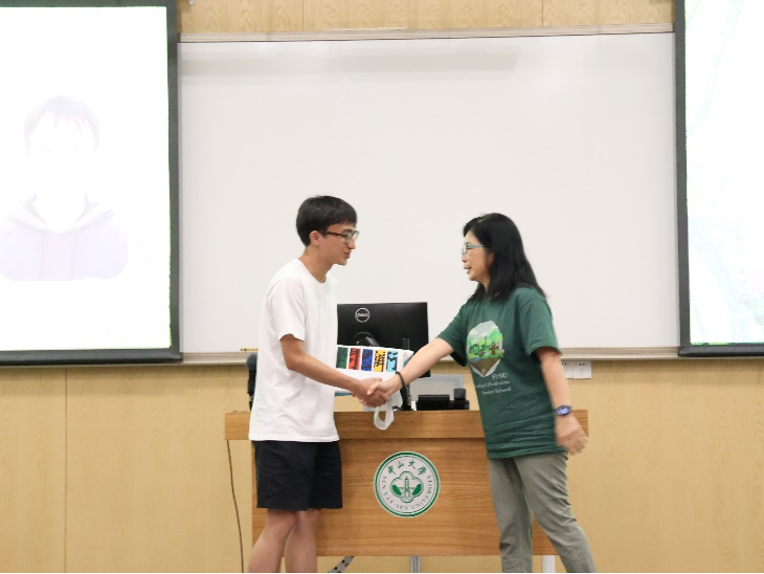 0121b1d54bc63cc85e8d4d02b357dcb9